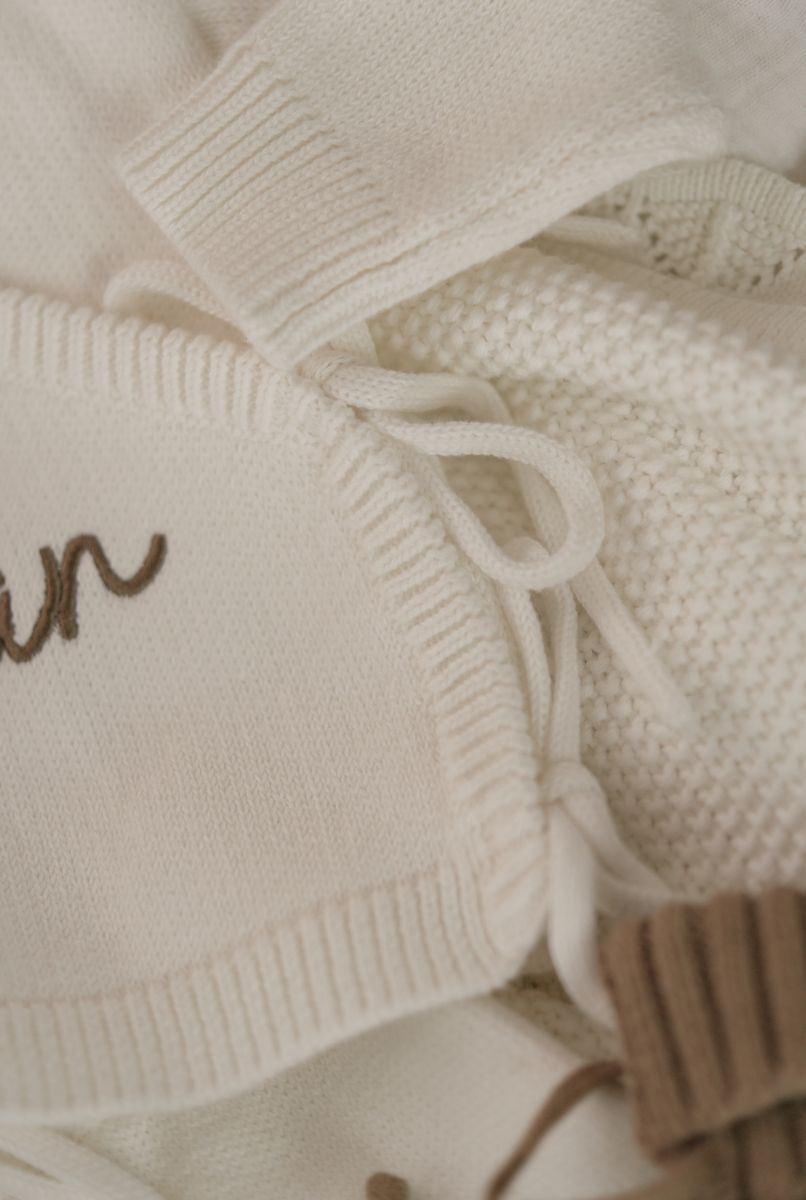 First wrap sett - milky white