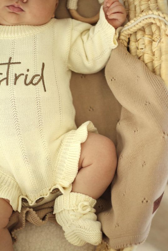 Knit frill babytøfler - cream