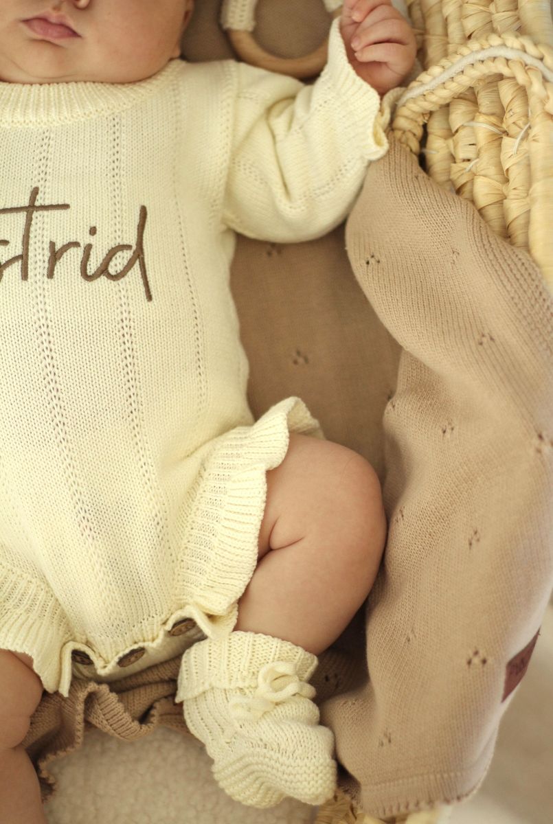 Knit frill babytøfler - cream